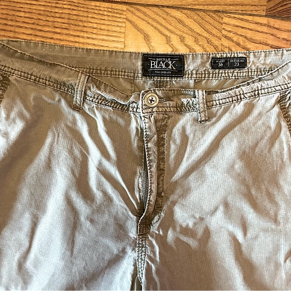 BKE Buckle Black Tailored Shorts Olive Flat Front Sz 36 - Picture 3 of 4